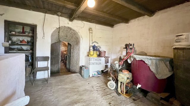 Eladó családi ház, Szekszárdon 6.9 M Ft, 1 szobás