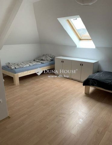 Eladó családi ház, Esztergomban 124 M Ft, 8 szobás