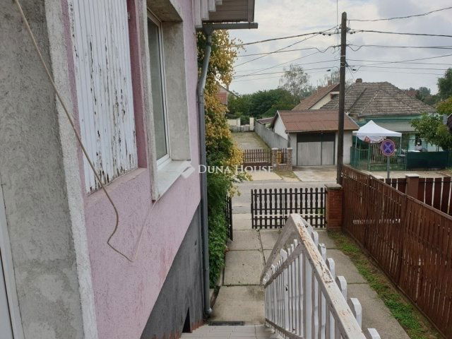 Eladó családi ház, Dunaharasztin 120 M Ft, 6 szobás