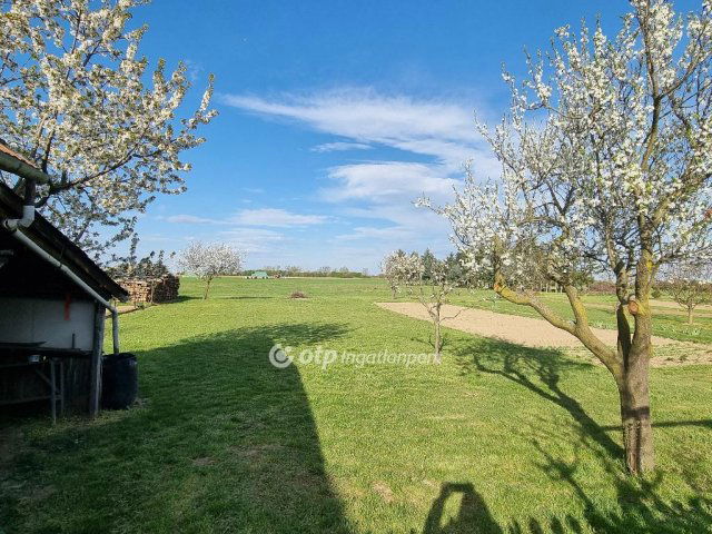 Eladó családi ház, Kenyerin 27.79 M Ft, 2+1 szobás