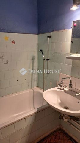 Eladó téglalakás, Várpalotán 23 M Ft, 2 szobás