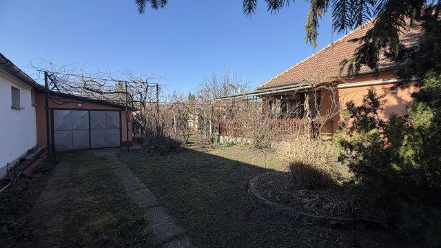 Eladó családi ház, Baján 50 M Ft, 3 szobás