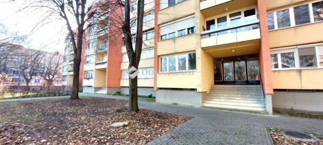 Eladó téglalakás, Szombathelyen 39.9 M Ft, 2 szobás