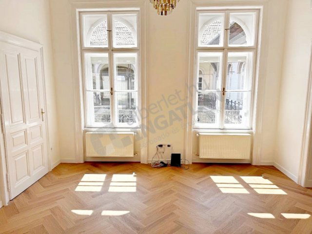 Eladó téglalakás, Budapesten, VI. kerületben 89 M Ft, 3 szobás