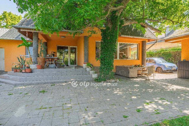 Eladó családi ház, Gárdonyban 134 M Ft, 6 szobás