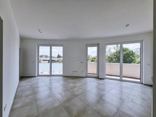 Eladó téglalakás, Szegeden 92.4 M Ft, 3 szobás