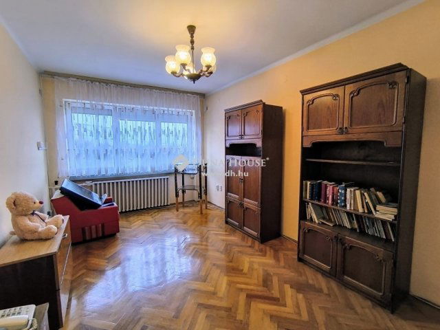 Eladó sorház, Pétfürdőn 60 M Ft, 4 szobás