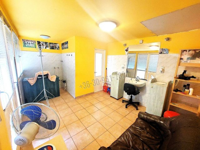 Eladó üzlethelyiség, Sarkadon 2.2 M Ft, 1 szobás