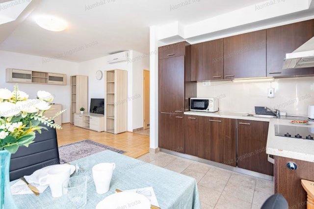 Eladó téglalakás, Budapesten, VII. kerületben 105 M Ft, 2 szobás