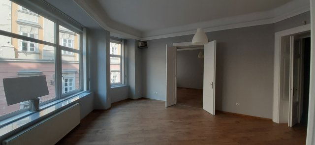 Kiadó téglalakás, albérlet, Budapesten, V. kerületben, 3 szobás