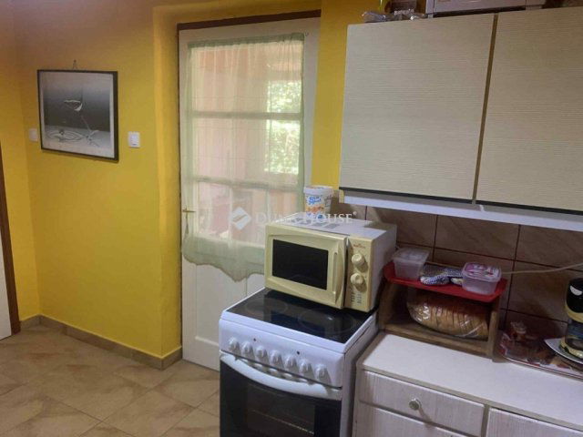 Eladó nyaraló, Berekfürdőn 30 M Ft, 2 szobás