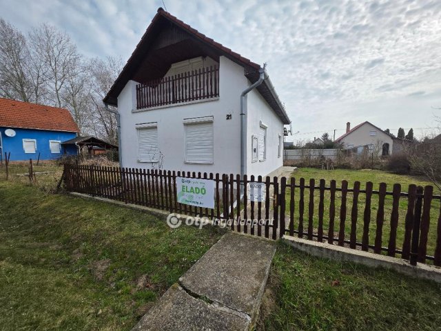 Eladó nyaraló, Tiszacsegén 20 M Ft, 4 szobás