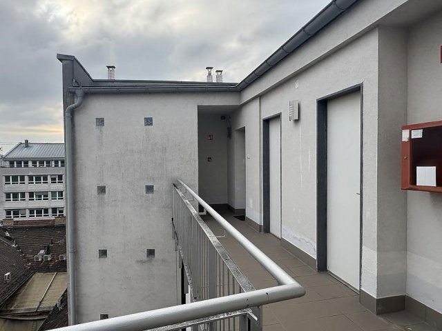 Eladó ipari ingatlan, Budapesten, VII. kerületben, Akácfa utcában