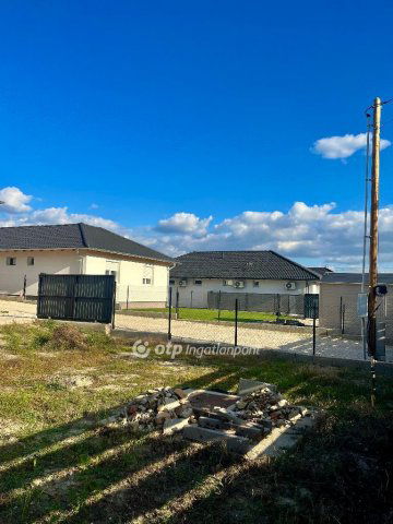 Eladó családi ház, Szigetszentmiklóson 99.9 M Ft, 5 szobás