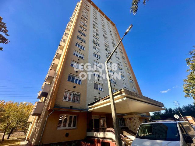Eladó téglalakás, Szolnokon 19.5 M Ft, 1 szobás