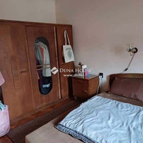 Eladó ikerház, Pécsett 66 M Ft, 4 szobás / költözzbe.hu