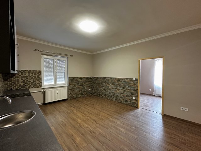 Eladó téglalakás, Dunaújvárosban 46.9 M Ft, 2+1 szobás