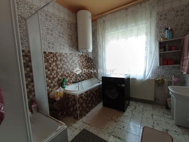 Eladó családi ház, Őrhalmon 72 M Ft, 4 szobás