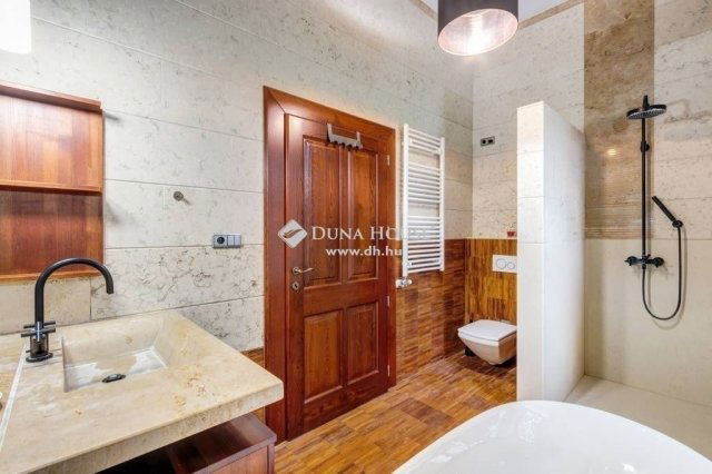 Eladó családi ház, Dabason 249 M Ft, 8 szobás