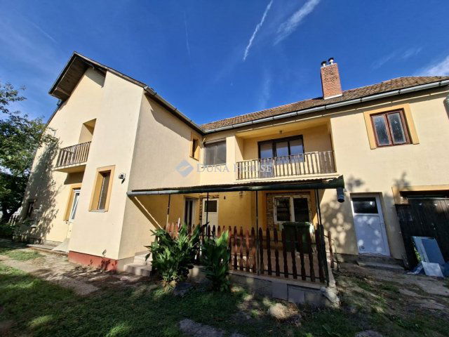 Eladó családi ház, Dombóváron 49.9 M Ft, 8 szobás