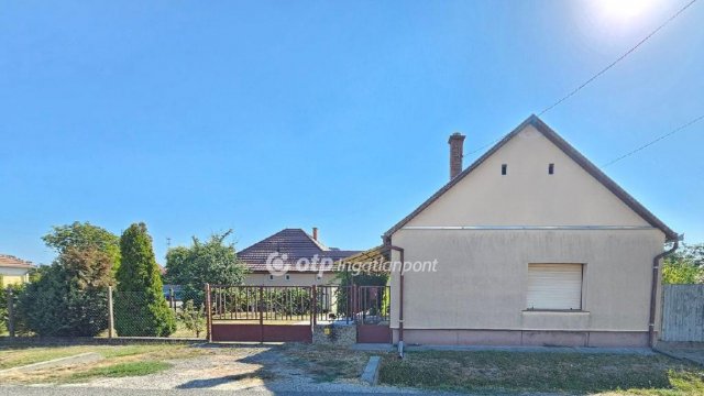 Eladó családi ház, Kalocsán 23 M Ft, 2 szobás