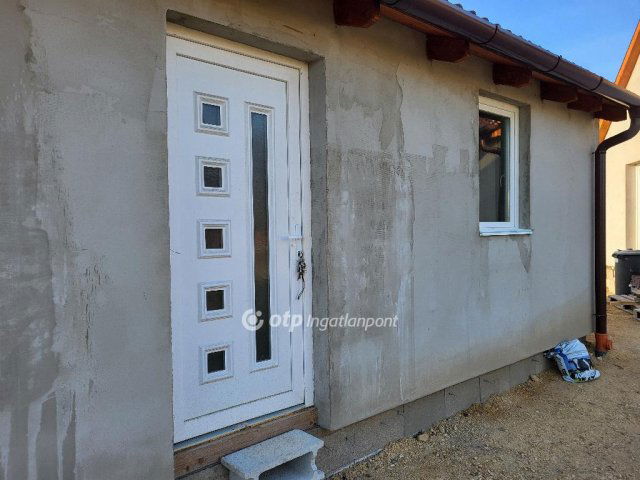 Eladó családi ház, Polgárdin 60 M Ft, 5 szobás