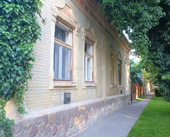 Eladó családi ház, Békésen, Jantyik Mátyás utcában 22.7 M Ft