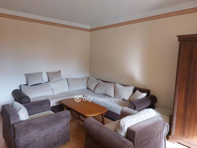 Eladó téglalakás, Gödöllőn 74 M Ft, 2 szobás