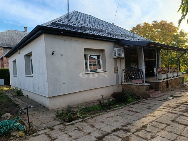 Eladó családi ház, Kerepesen 88.9 M Ft, 3 szobás
