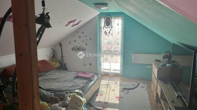 Eladó családi ház, Kesztölcön 24.9 M Ft, 1 szobás