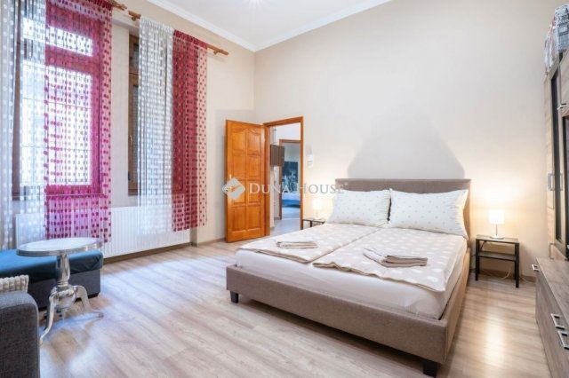 Eladó téglalakás, Budapesten, VI. kerületben 98.5 M Ft, 2 szobás