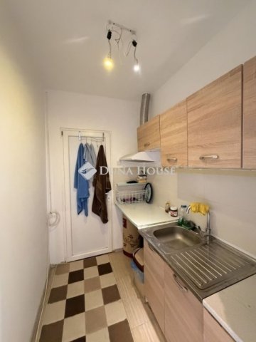 Eladó családi ház, Vecsésen 185 M Ft, 9 szobás