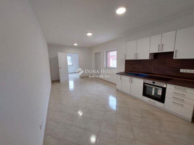 Eladó családi ház, Kecskeméten 85 M Ft, 8 szobás