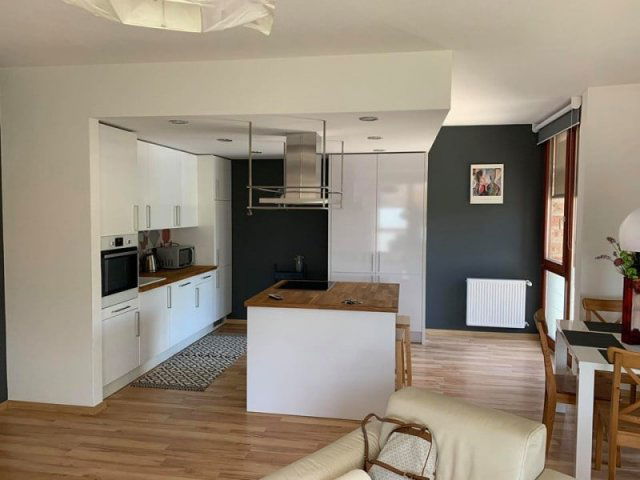 Kiadó téglalakás, albérlet, Pécsett, Barbakán téren, 3 szobás