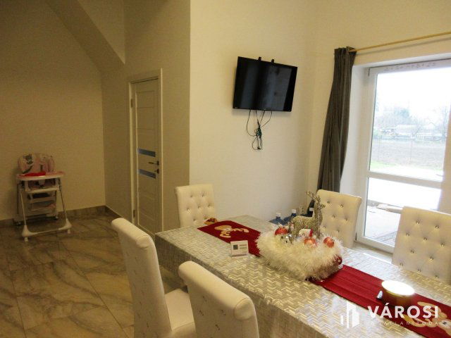 Eladó családi ház, Makón 60 M Ft, 3 szobás