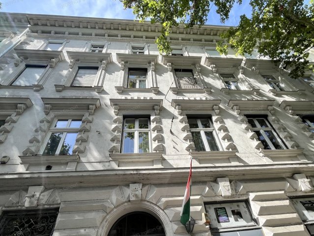 Eladó téglalakás, Budapesten, VI. kerületben, Podmaniczky utcában