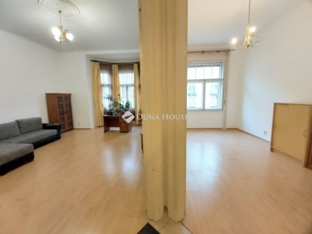 Eladó téglalakás, Budapesten, VI. kerületben 99.9 M Ft, 2 szobás