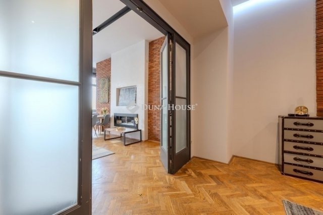 Eladó téglalakás, Budapesten, V. kerületben 139 M Ft, 2 szobás