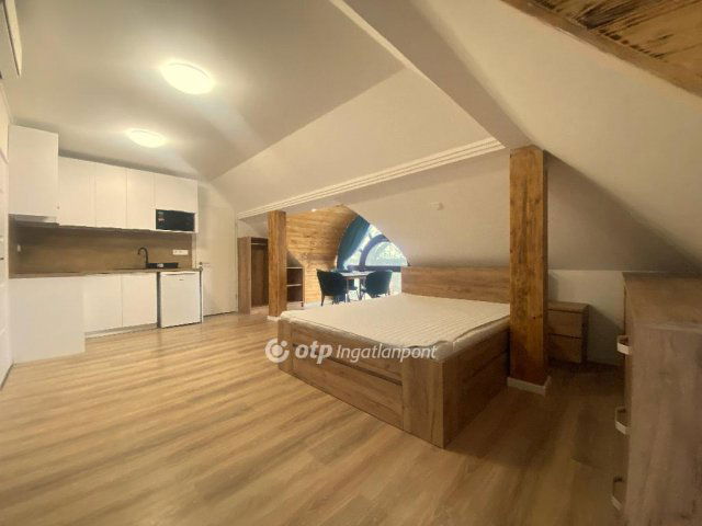 Kiadó téglalakás, albérlet, Siófokon 230 E Ft / hó, 1 szobás