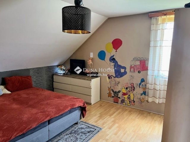 Eladó családi ház, Pécsett 65 M Ft, 6 szobás