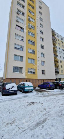 Eladó panellakás, Győrött 54.99 M Ft, 3+2 szobás