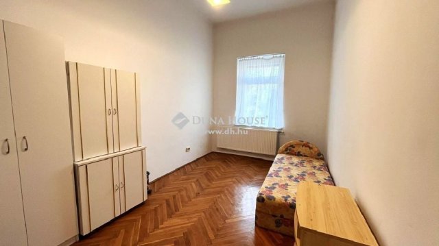 Eladó téglalakás, Szombathelyen 69 M Ft, 4 szobás