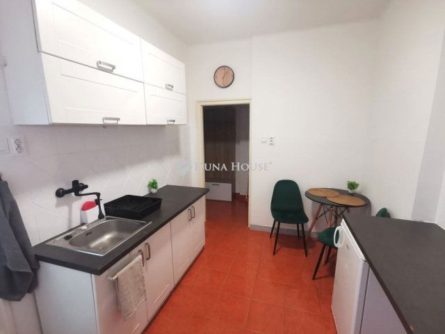 Eladó téglalakás, Lábatlanon 26.9 M Ft, 1 szobás