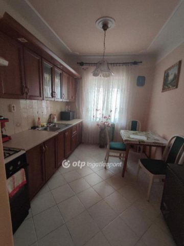 Eladó családi ház, Sándorfalván 63 M Ft, 3 szobás