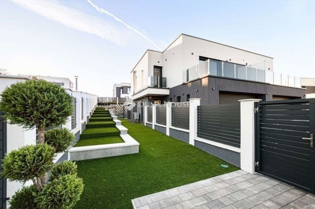 Eladó ikerház, Mogyoródon 229.5 M Ft, 4 szobás