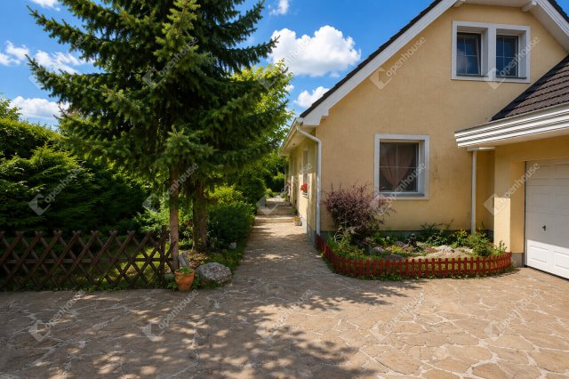 Eladó családi ház, Székesfehérvárott 109.9 M Ft, 4 szobás
