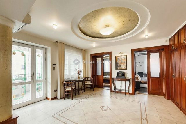 Eladó családi ház, Kiskőrösön 150 M Ft, 6 szobás