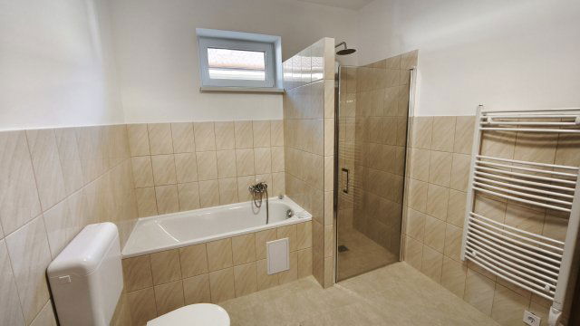 Eladó családi ház, Debrecenben 138.5 M Ft, 5 szobás