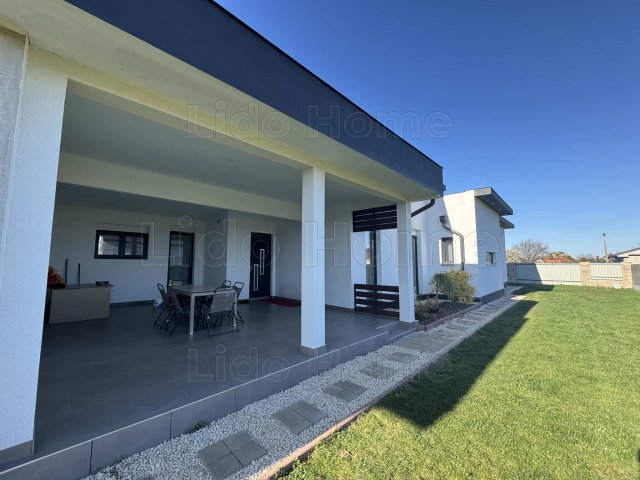 Eladó családi ház, Ságváron 199 M Ft, 6 szobás