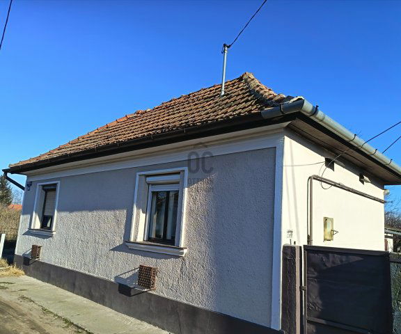 Eladó családi ház, Cegléden 29.9 M Ft, 3 szobás